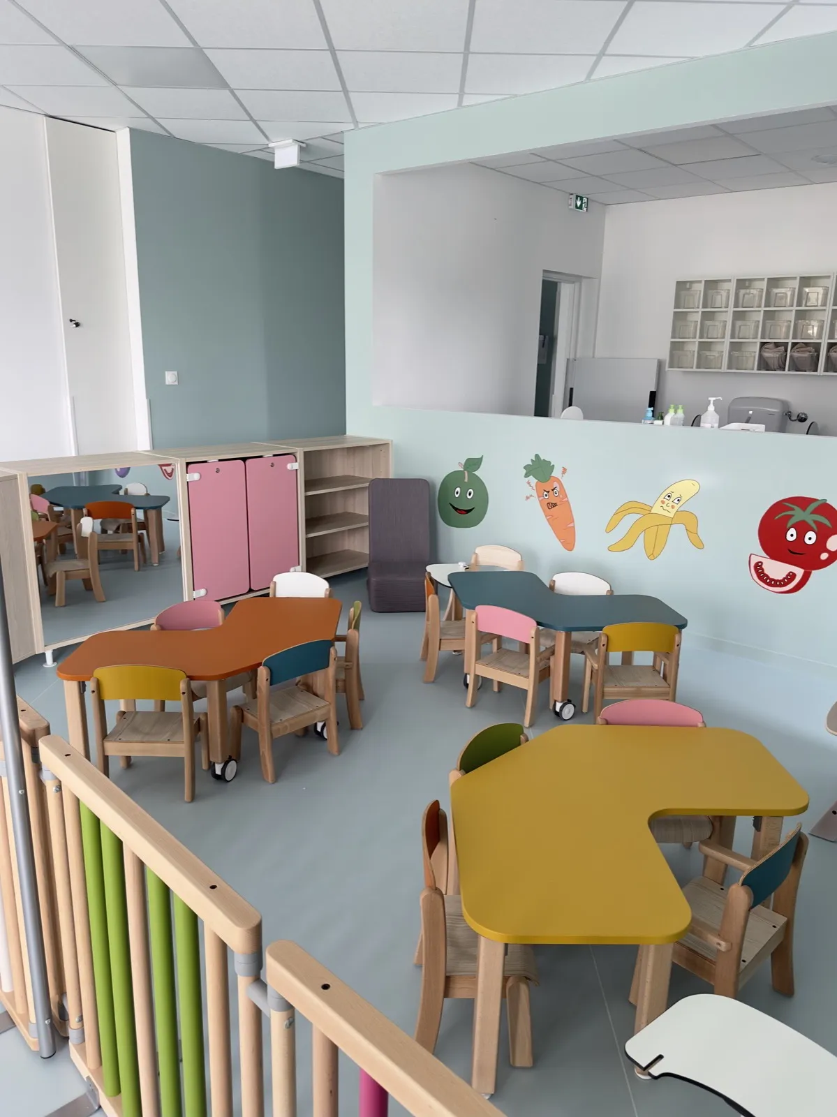 Salle de vie et de repas de la micro-crèche My Little Crèche à Vitré